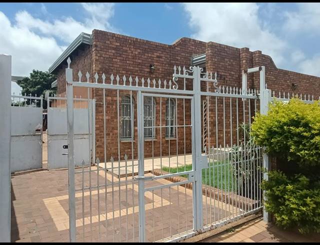 3 BEDROOM HOUSE FOR SALE IN ORLANDO EAST